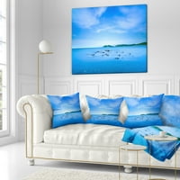 Designart Baratti Bay male stijene u plavom jastuku za bacanje mora-18x18